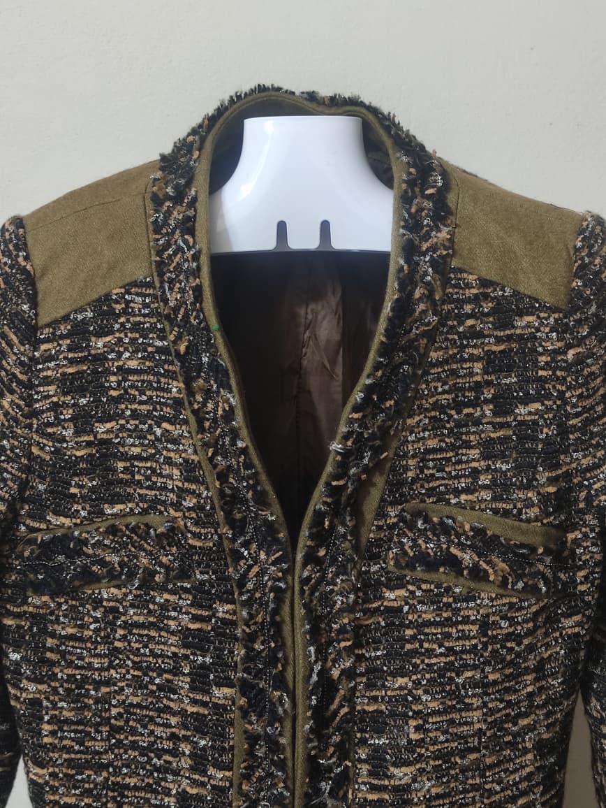 Blend of black, beige, and olive (36)