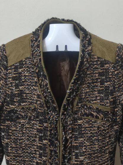 Blend of black, beige, and olive (36)