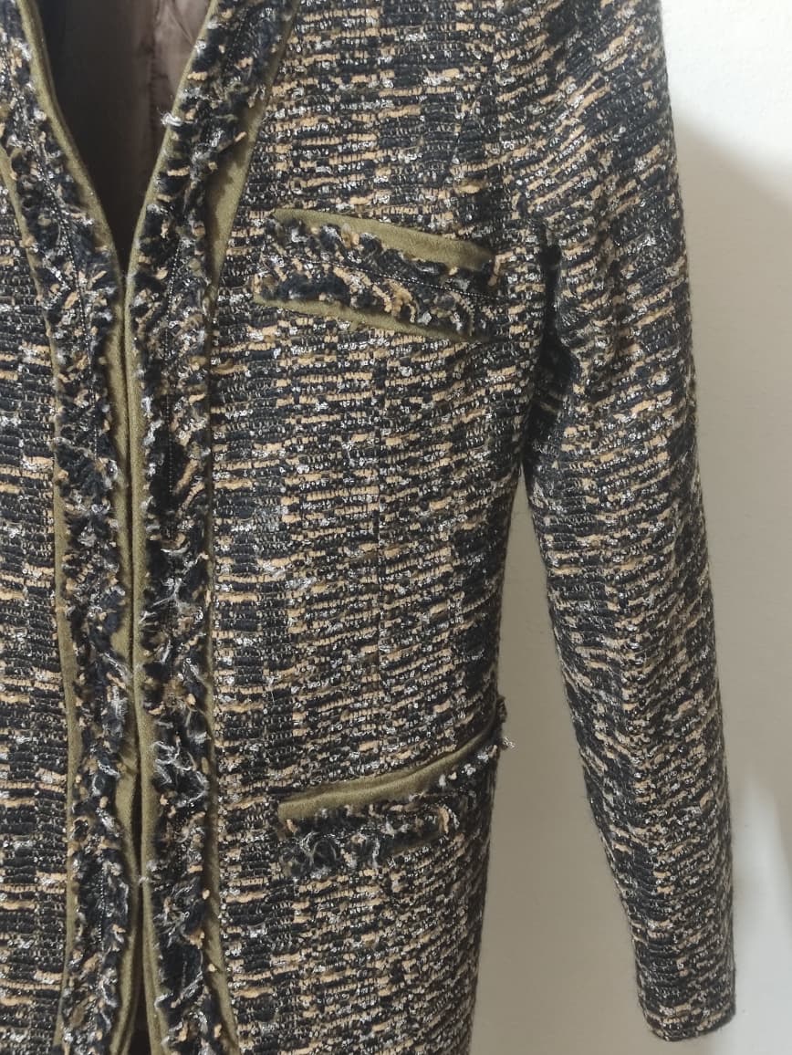 Blend of black, beige, and olive (36)