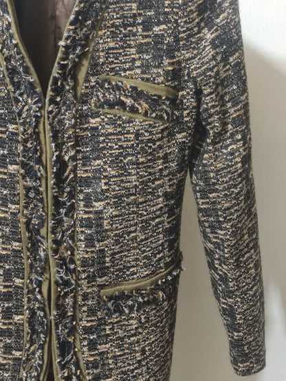 Blend of black, beige, and olive (36)